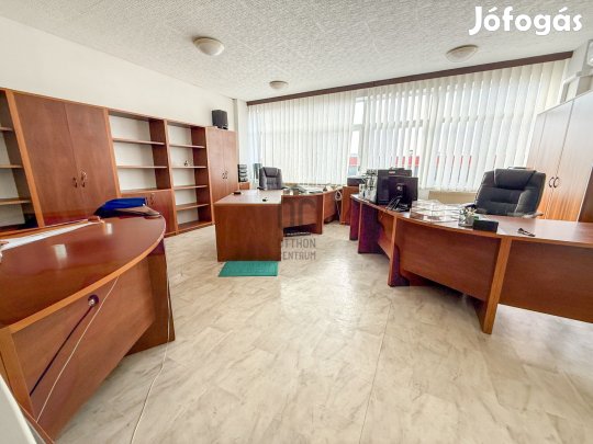 Irodaház parkolókkal !