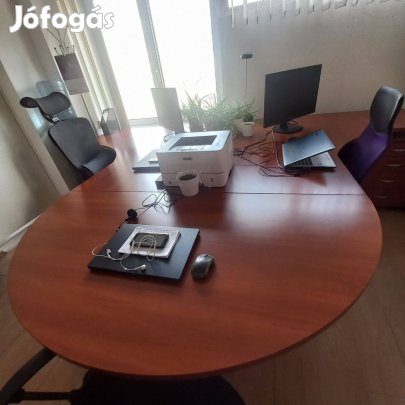 Irodai asztal