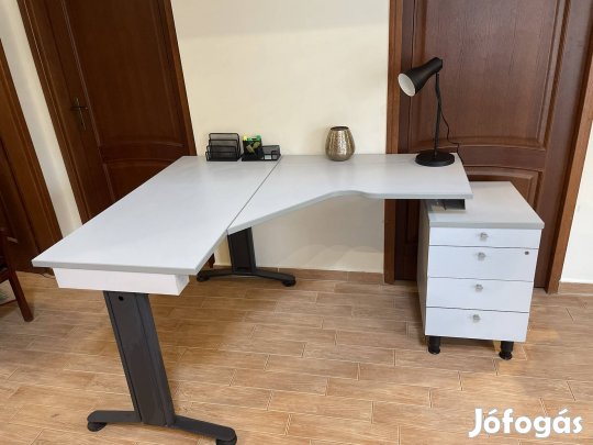 Irodai asztal, irattartóval