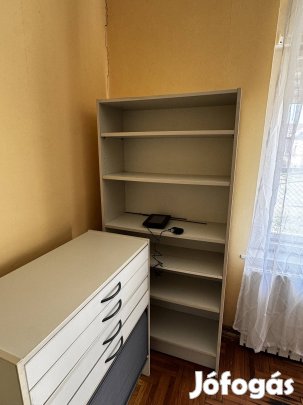 Irodai író asztal+3db polcok