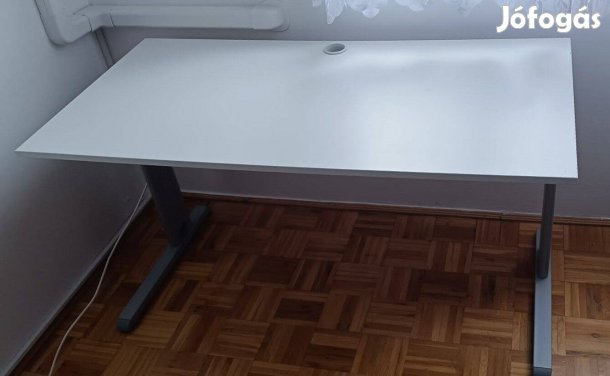 Irodai/számítógép asztal