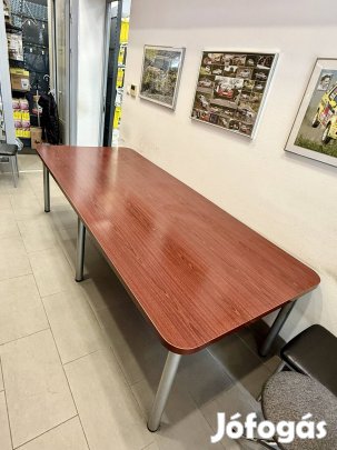 Irodai tárgyalóasztal 10 személyes
