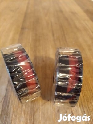 Írógép tartalék szalaggal 