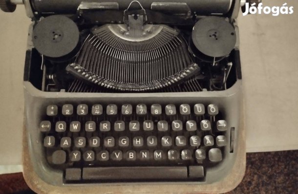 Írógép táskában