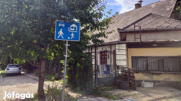 Isaszegen  3 szobás tégla építésű ház