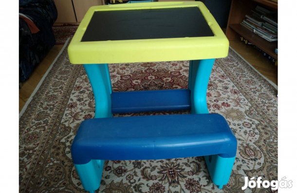 Iskolapad tárolóhellyel