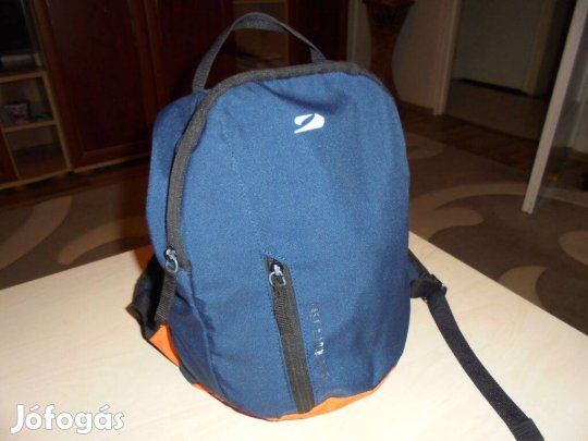 Iskolás Italtartós, cipzáros fiú hátizsák táska