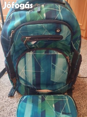 Iskolatáska tolltartóval eladó