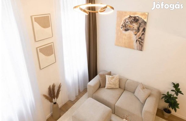 István utcában galériás premium lakás bútorozva eladó, tulajdonostól!