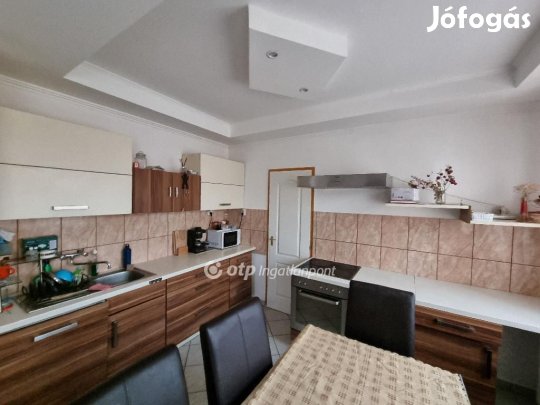 Iszkázi eladó 190 nm-es ház