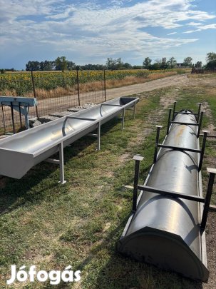 Itató abrakoló vályú