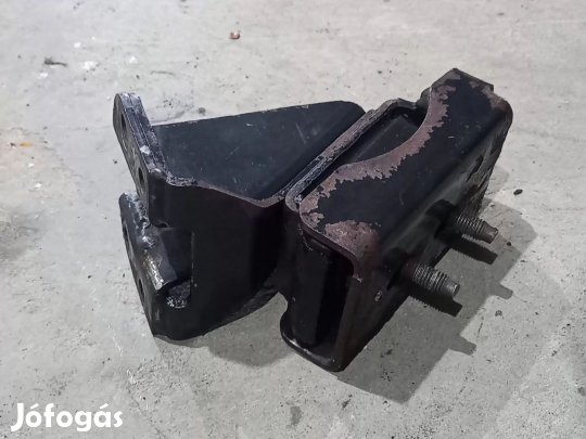 Iveco DAILY 00 2.8 jobb motortartóbak motortartó bak konzol tartó 1494