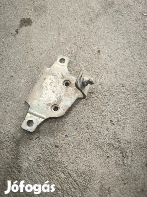 Iveco DAILY 06- Felső motorburkolat fém tartó konzol bak 4836