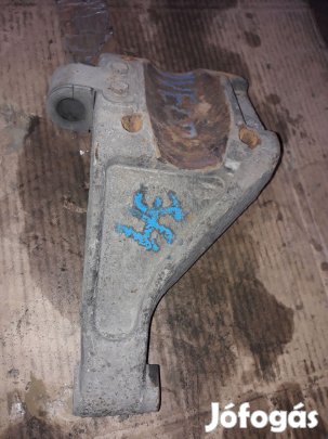 Iveco Daily Jobb Hátsó Rugó Tartó Kengyel / Cuppánt