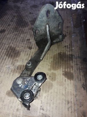 Iveco Daily Jobb Tolóajtó Alsó Görgő