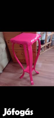 Ívelt lábú virágtartó állvány