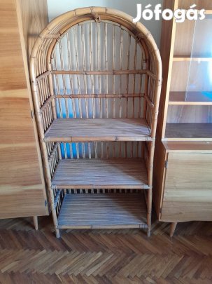 Íves nádpolc jó állapotú.