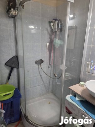 Íves zuhanykabin tálcával