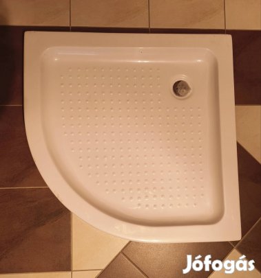 Íves zuhanykabin zuhanytálcával