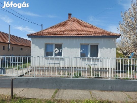 Izsáki 65 nm-es ház eladó