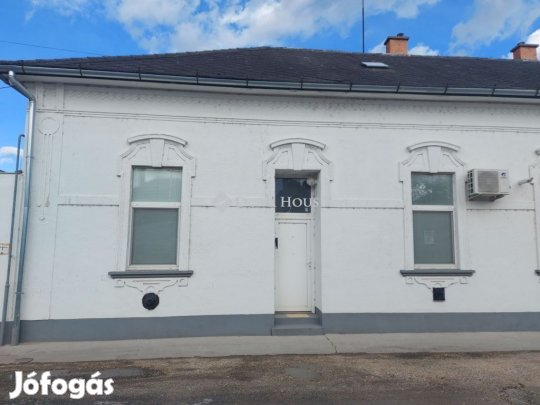 Izsáki eladó 38 nm-es lakás