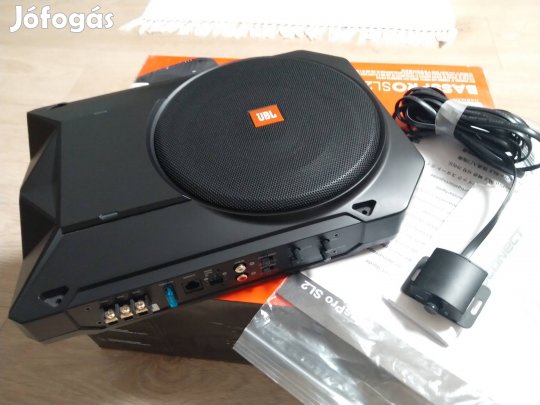 JBL Basspro SL2 mélyláda autóba