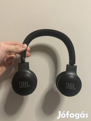 JBL E45 Bluetooth fülhallgató