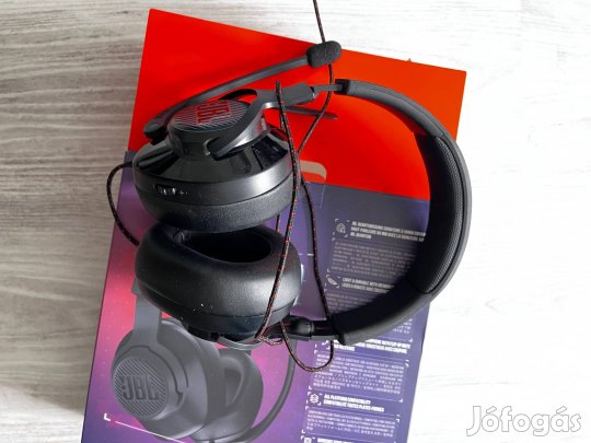 JBL Quantum 200 Fekete