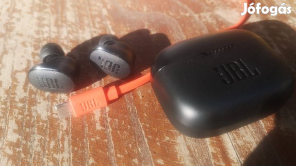 JBL Tune 130NC TWS bluetooth fülhallgató