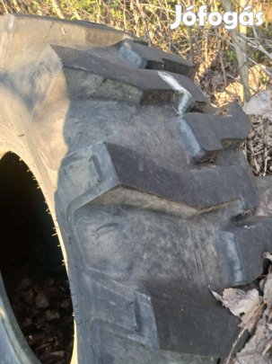 JCB 3CX gumiabroncs 18,4-26