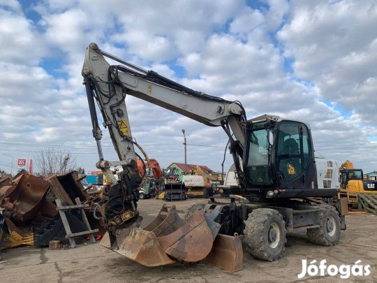 JCB JS145W+Engcon Rototilt EC219 gumikerekes kotró