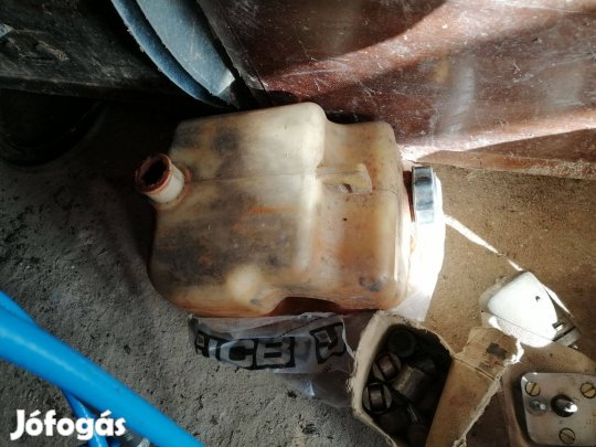 JCB traktor kiegyenlítő - hűtővíz tartály ,használt, nagyon olcsón!