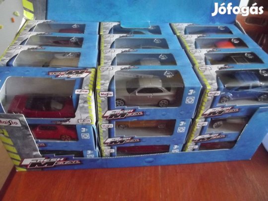 J-98 Maisto Fém Kisautó Új