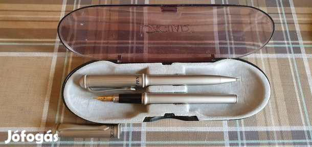 Jaguar Arany hegyes Töltő és Golyos toll dobozában !