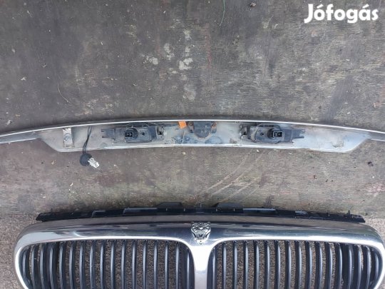 Jaguár X Type ,hűtőrács cróm dísz.