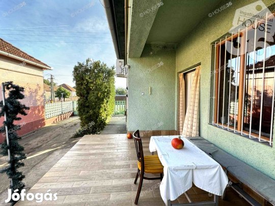 Jakabszálláson 3 szobás ház, nagy melléképületekkel ELADÓ!