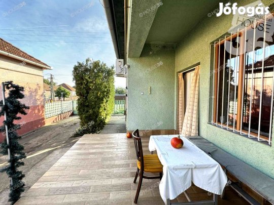 Jakabszálláson 3 szobás ház, nagy melléképületekkel ELADÓ!