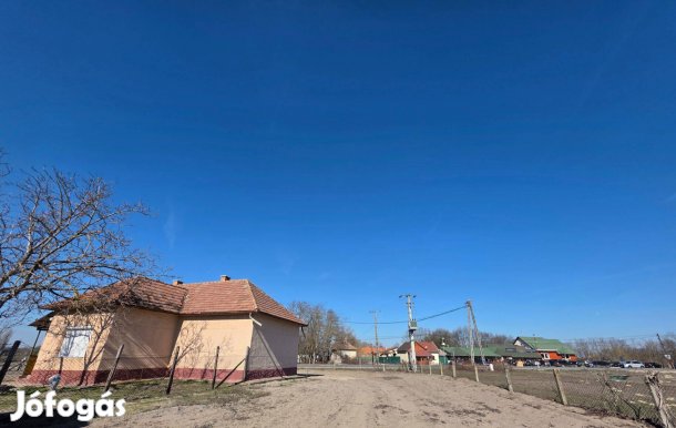 Jakabszálláson eladó ingatlan