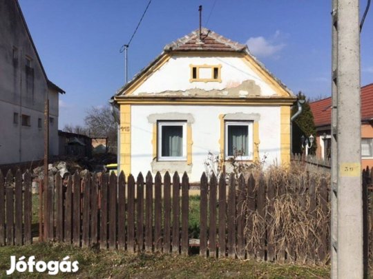 Jákon felújítandó kis házikó 1264m2-es telken!
