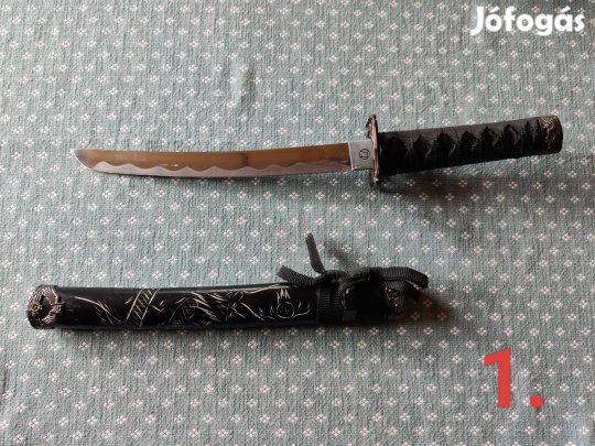 Japán stílusú acél díszfegyverek