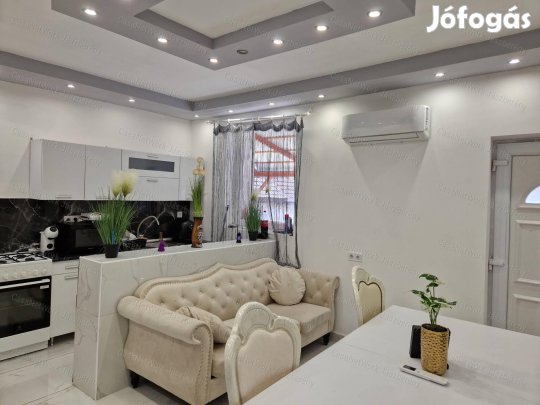 Jászapátin, 74 nm-es, 2 szobás családi ház, különálló kisházzal eladó