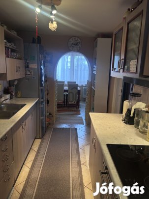 Jászárokszálláson jó állapotú, részben felújított családi ház eladó!