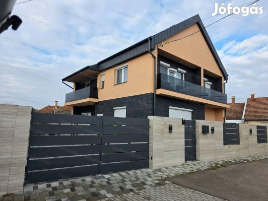 Jászberény frekventált részén 280 nm-es, emeletes családi ház eladó