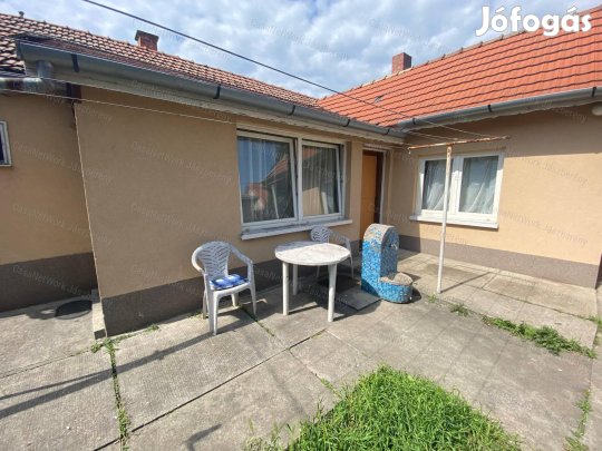 Jászberényben, 68 nm-es, 3 szobás családi ház eladó