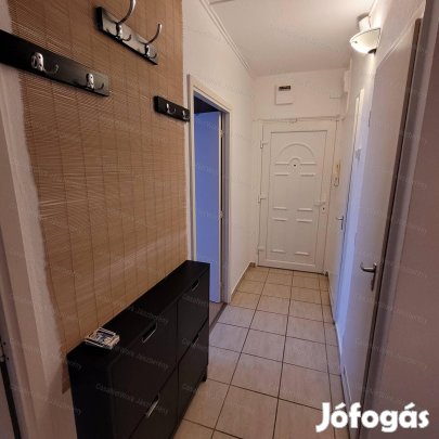 Jászberényben eladó felújított lakás