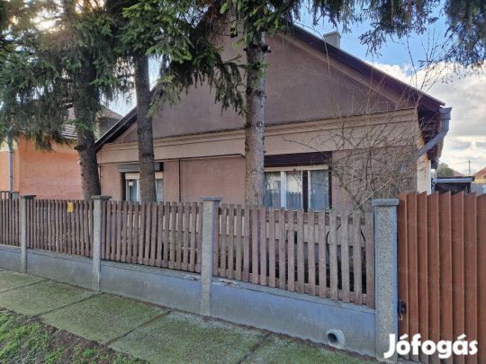 Jászberényben két különálló ház egy telken eladó!