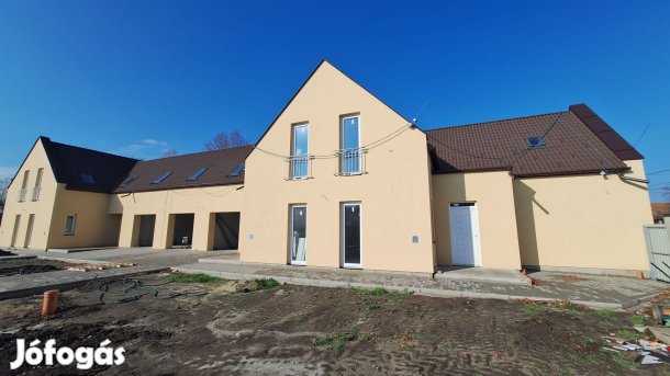 Jászberényben kiváló csendes utcában sorházi lakások eladók!