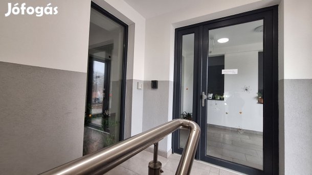 Jászberényben luxuslakás eladó