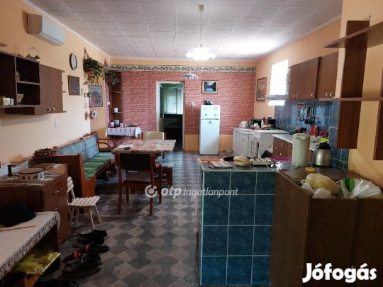 Jászberényi 107 nm-es ház eladó