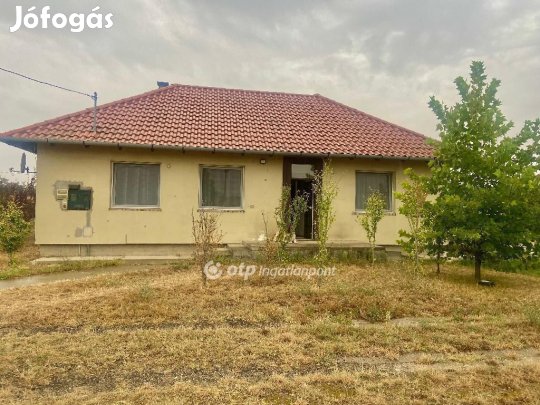 Jászberényi 115 nm-es ház eladó